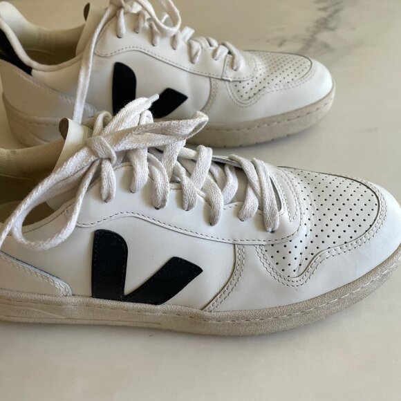 Veja Women V-10 Sneakers in white and black leather, Size 10 - Picture 8 of 10